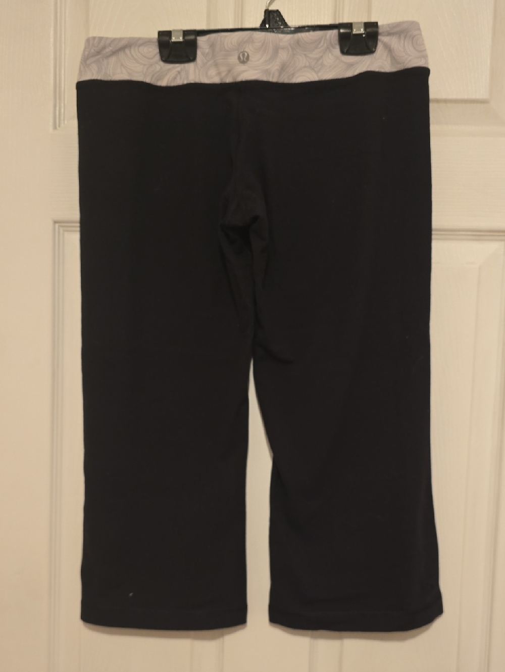 Lululemon Black Cropped Yoga Pants with Light Gray Printed Waistband